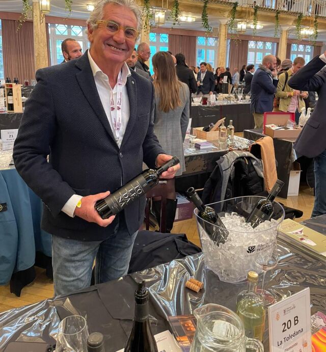 la Toledana sarà presente alla 31° Edizione del Merano Wine Festival a Merano il 4 e 5 Novembre 2022 presso la KURHAUS Room al Tavolo N. 20B  per presentarle e degustare insieme i vini premiati da "The Wine Hunter" delle nostre Aziende Agricole.
Saranno presenti i premiati con la Medaglia d'Oro: Il Toledana Gavi di Gavi DOCG 2021 Vigne Rade vincitori del TRE BICCHIERI del Gambero Rosso 2023. #meranowinefestival